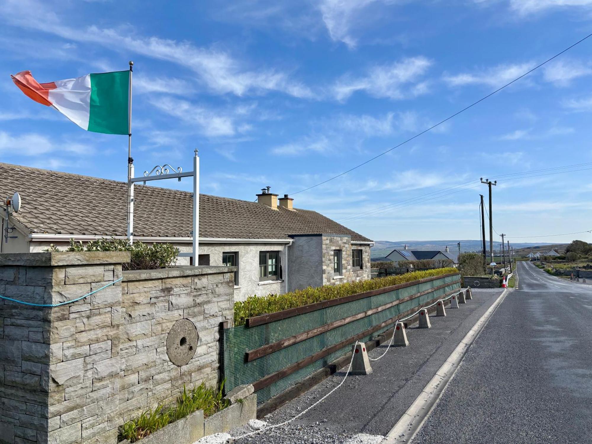 Ocean View Guestrooms Doolin Esterno foto